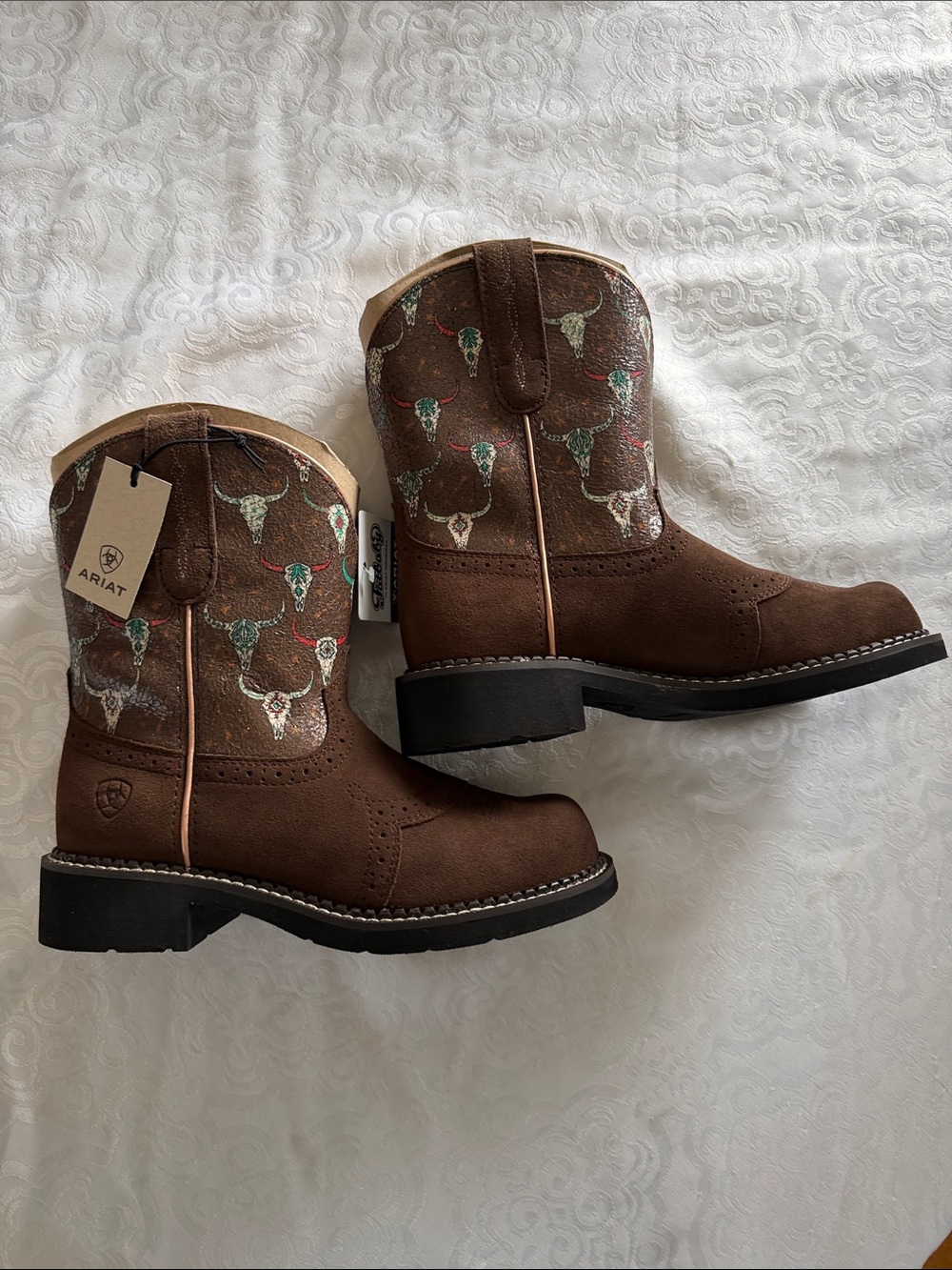 Ariat women’s Cowboy Boots - Picture 2 of 16